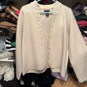 Vintage feel cardigan.